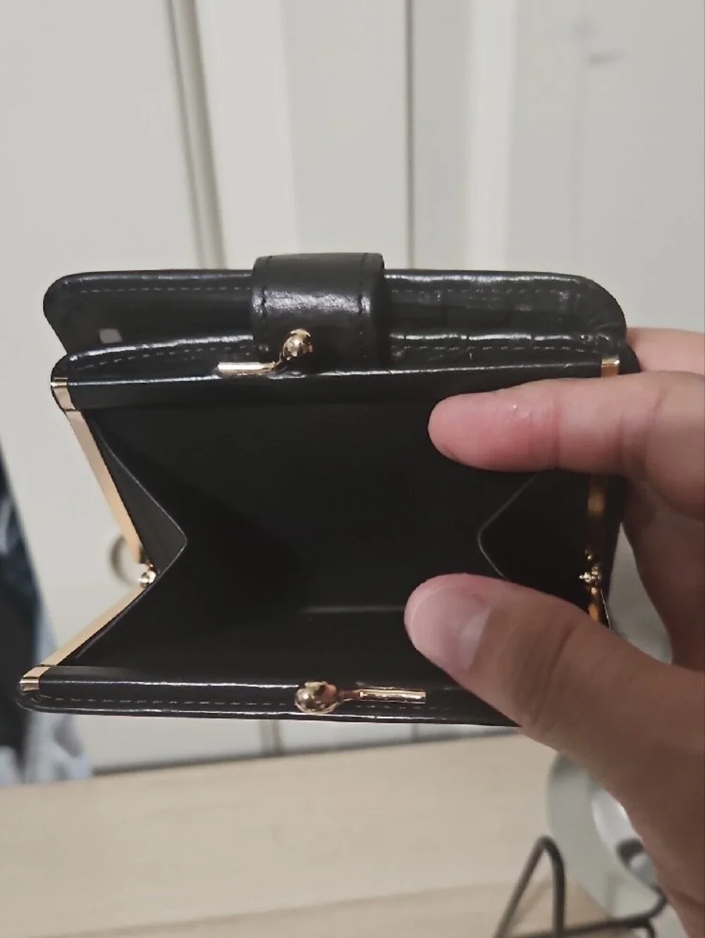 Coach EUC Kisslock Vintage Black Leather Compact Wallet